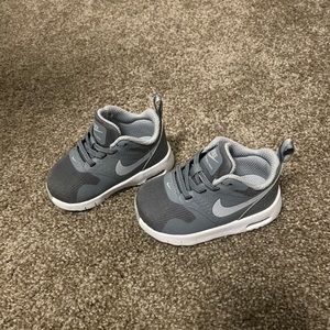 NIKE Airmax Infant tennis shoes
